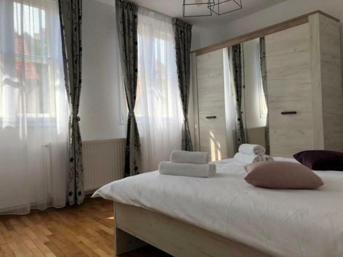 Casa Alise-Luise Apartment บราชอฟ ภายนอก รูปภาพ